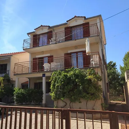 Apartment By The Sea - 9127